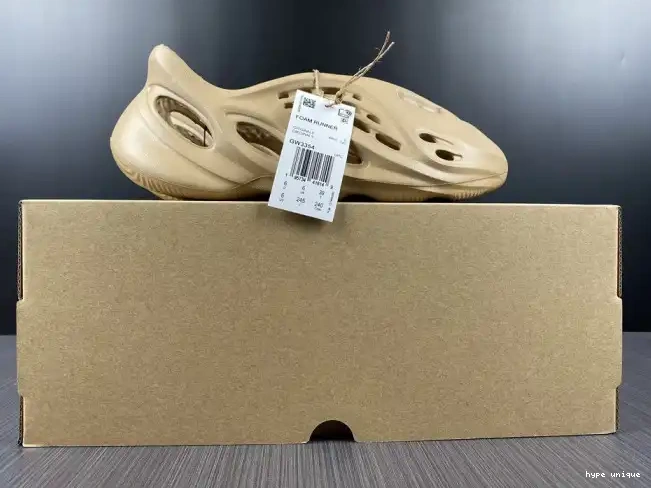 hype GW3354 Ochre Foam RNNR Adidas Yeezy 0515